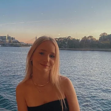 Caroline R profile photos (image 1 of 1)